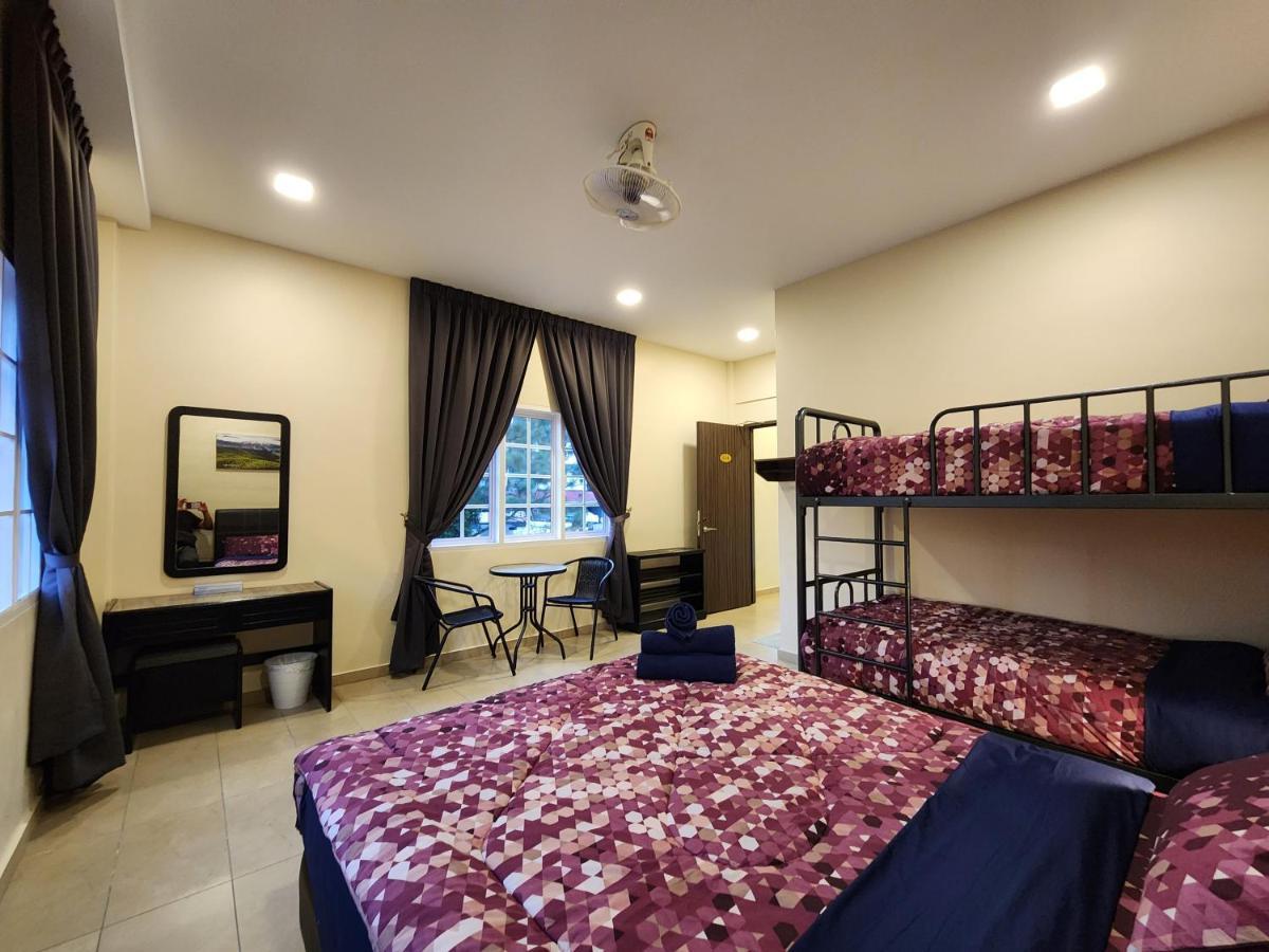 Hotel Fathers Age 7 Years Old And Above Only 2*